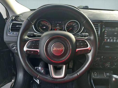 Used 2019 Jeep Compass Latitude FWD image 16