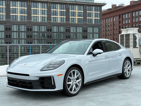 New 2026 Porsche Panamera image 1