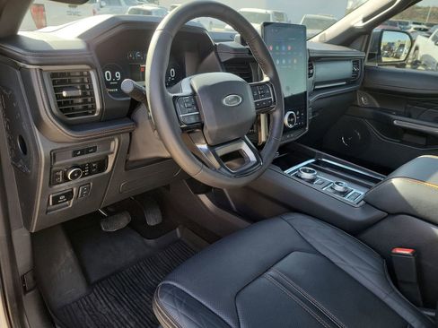 Used 2023 Ford Expedition Platinum image 11