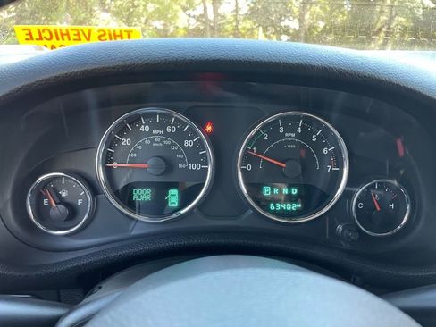 Used 2017 Jeep Wrangler Unlimited Rubicon w/ Connectivity Group image 9