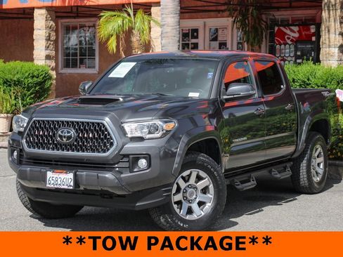 Used 2019 Toyota Tacoma TRD Sport image 4