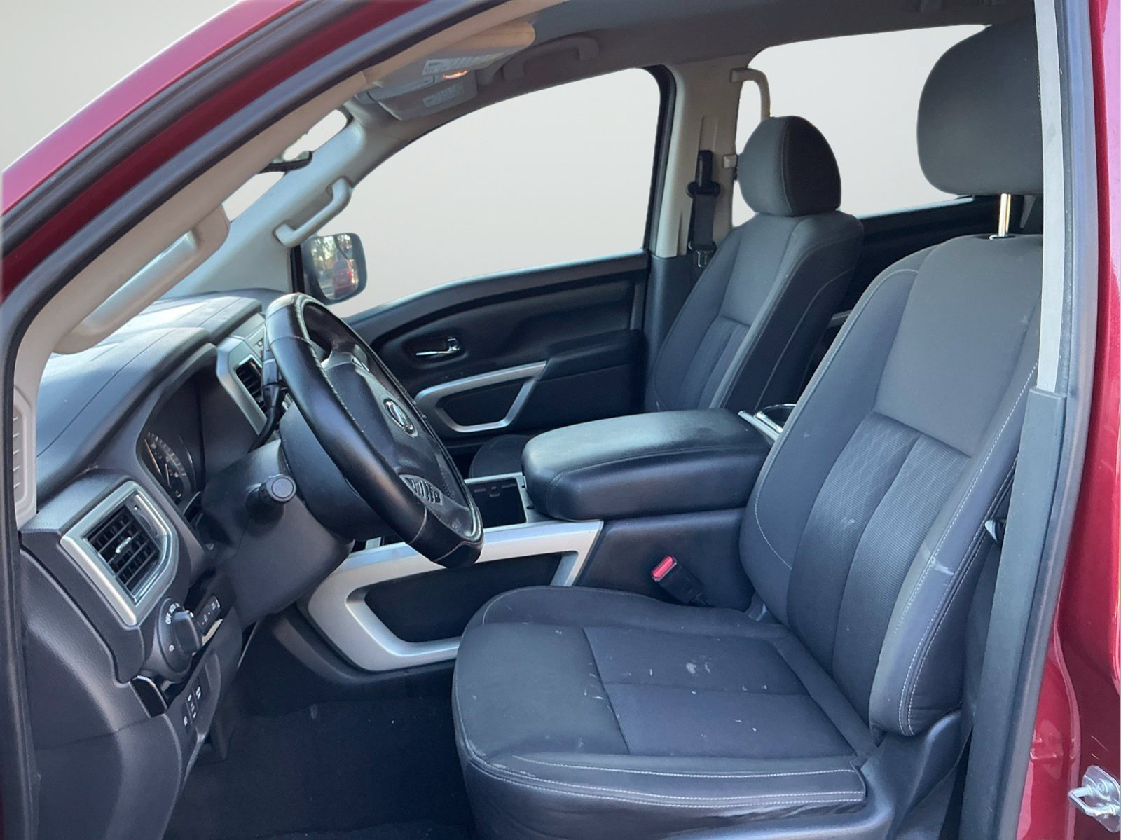 Used 2017 Nissan Titan SV RWD image 14