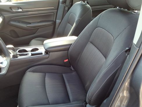 Used 2024 Nissan Altima 2.5 SV image 12