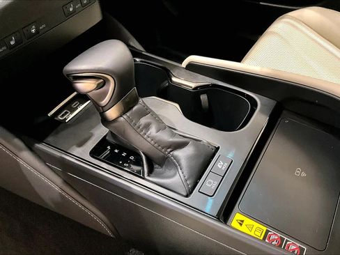 Used 2025 Lexus ES 300h w/ Premium Package image 15