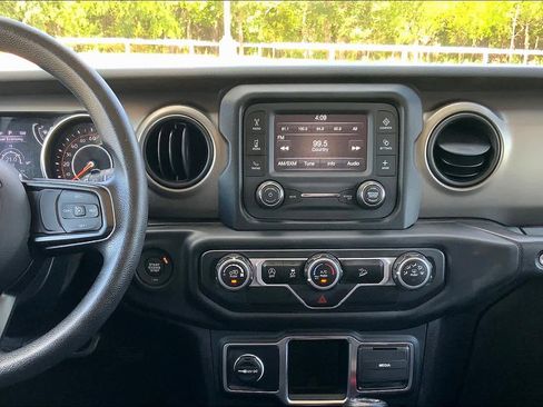 Used 2018 Jeep Wrangler Unlimited Sport image 7