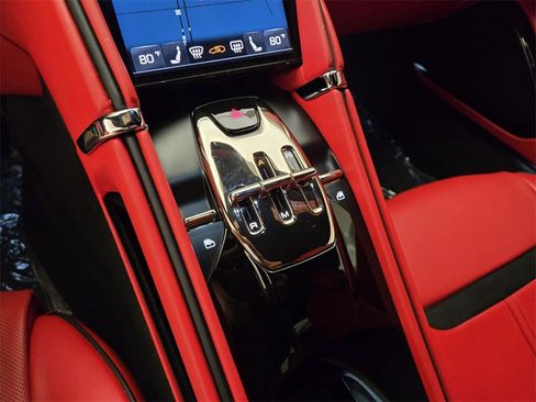 Used 2022 Ferrari Roma image 38