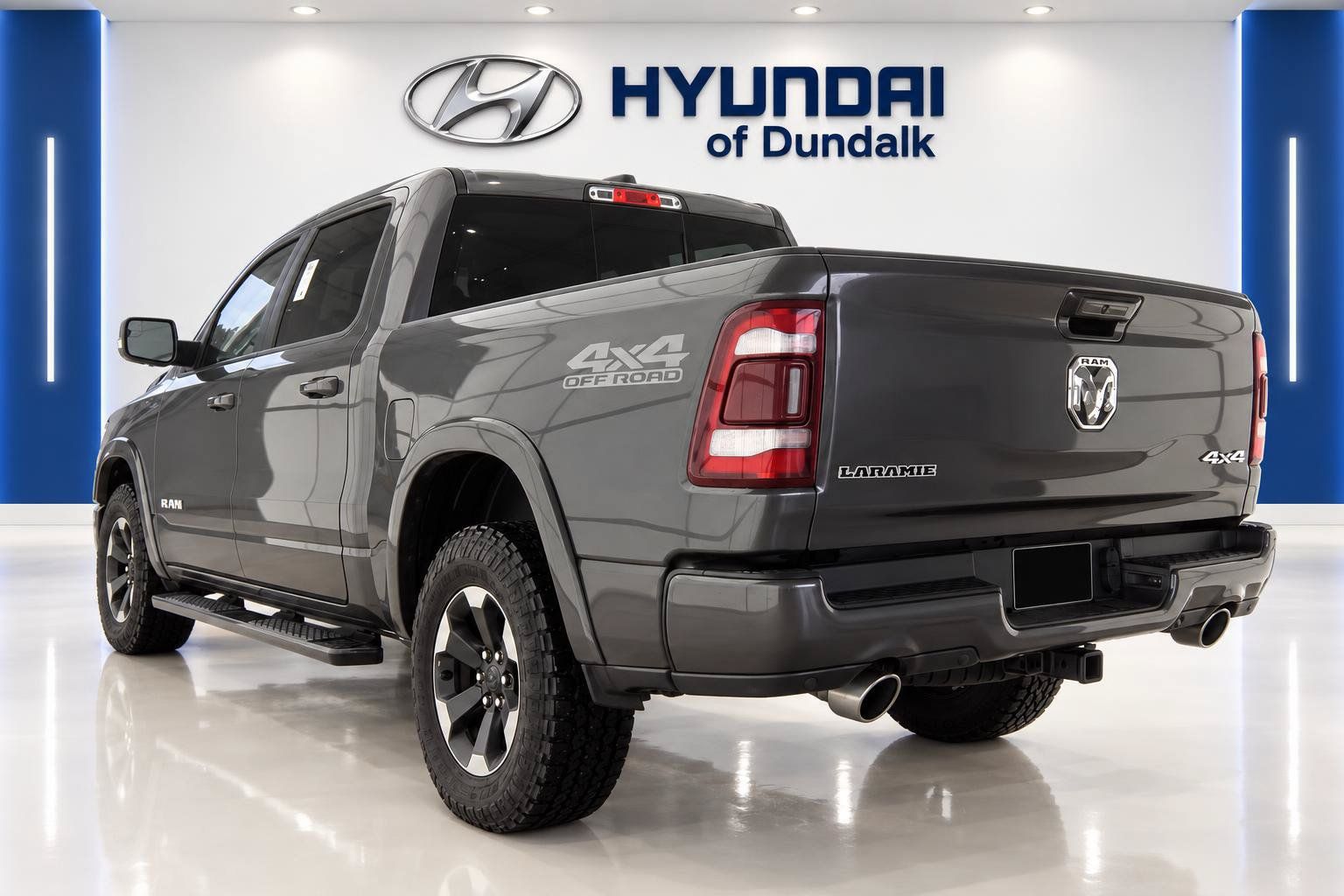 Used 2019 RAM 1500 Laramie AWD/4WD image 2