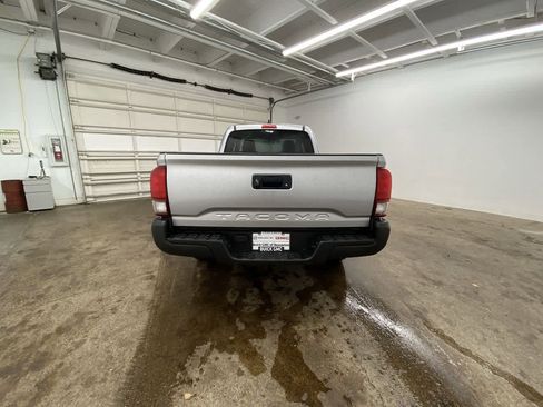 Used 2022 Toyota Tacoma SR image 5