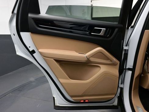 Certified 2023 Porsche Cayenne image 13