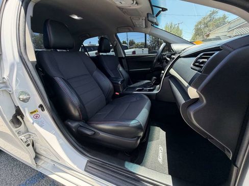 Used 2017 Toyota Camry SE FWD image 33