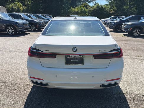 Used 2022 BMW 750i xDrive AWD/4WD image 6