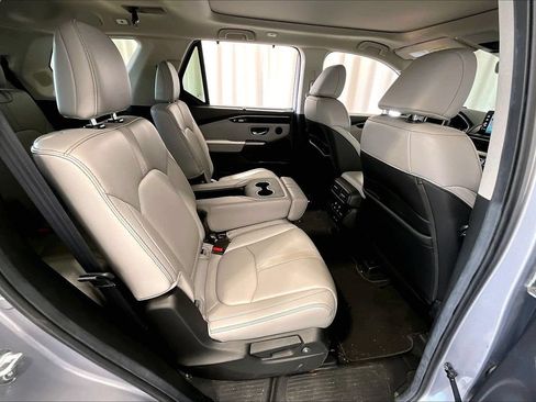 Used 2025 Honda Pilot Touring image 25