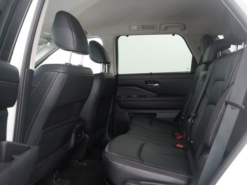 Used 2022 Nissan Pathfinder SL image 21