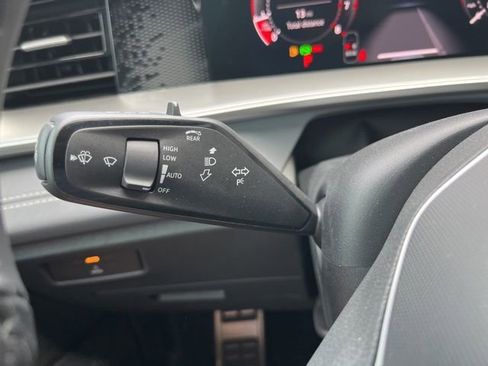 New 2026 Volkswagen Tiguan SE R-Line FWD image 11