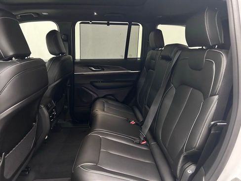 New 2025 Jeep Grand Cherokee Limited w/ Luxury Tech Group II image 19