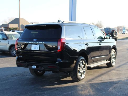 New 2025 Ford Expedition Active image 5