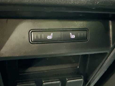 Used 2018 Land Rover Discovery Sport HSE image 28