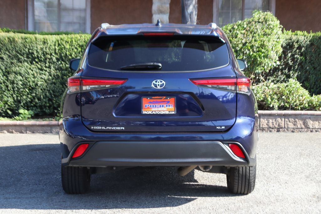 Used 2022 Toyota Highlander XLE FWD image 7
