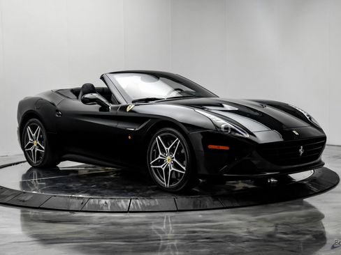 Used 2016 Ferrari California T image 24