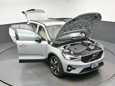 Used 2024 Volvo XC40 B5 Plus w/ Climate Package AWD/4WD image 49