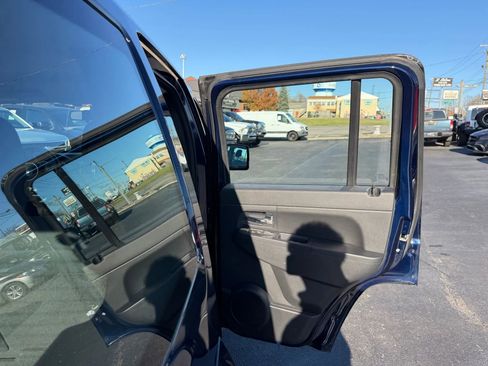 Used 2012 Jeep Liberty Sport image 31