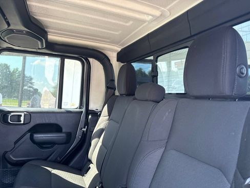 Used 2022 Jeep Gladiator Sport AWD/4WD image 6