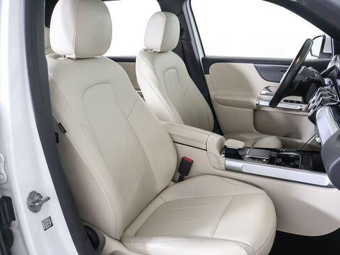 Used 2022 Mercedes-Benz GLB 250 4MATIC image 31