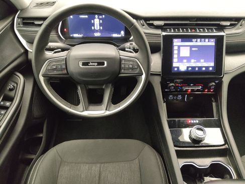 Used 2024 Jeep Grand Cherokee Laredo RWD image 22