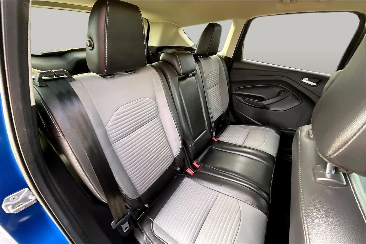 Used 2018 Ford Escape SE w/ SE Sport Appearance Package FWD image 19