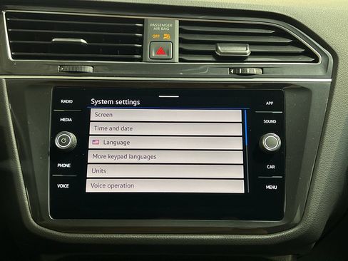 Used 2022 Volkswagen Tiguan SE image 24