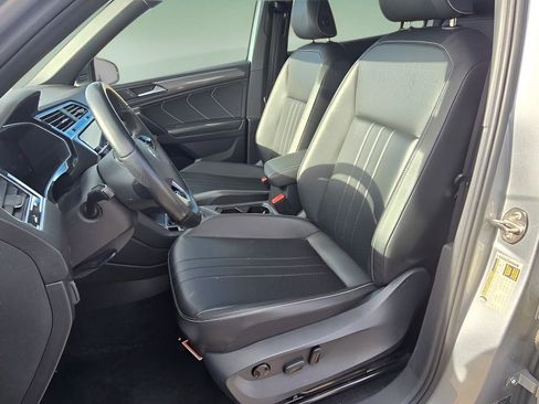 Used 2023 Volkswagen Tiguan SE R-Line image 13