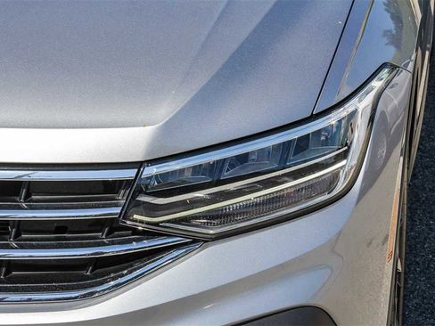 Used 2023 Volkswagen Tiguan SE image 7