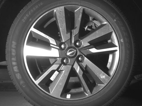 Used 2025 Nissan Versa SV image 15