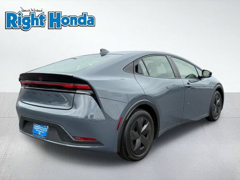 Used 2024 Toyota Prius LE FWD image 8