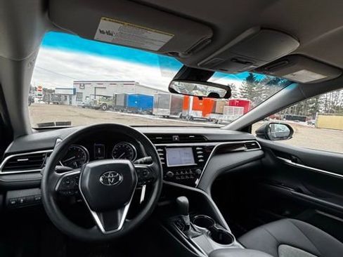 Used 2018 Toyota Camry LE image 21