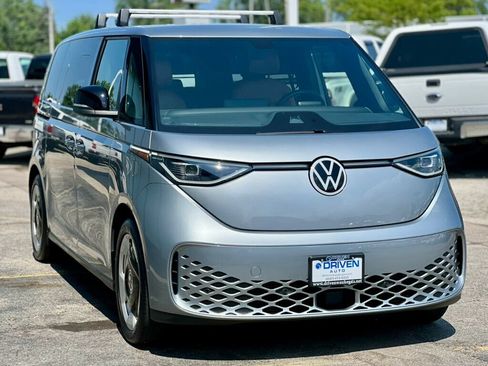 Used 2025 Volkswagen ID. Buzz Pro S RWD image 34