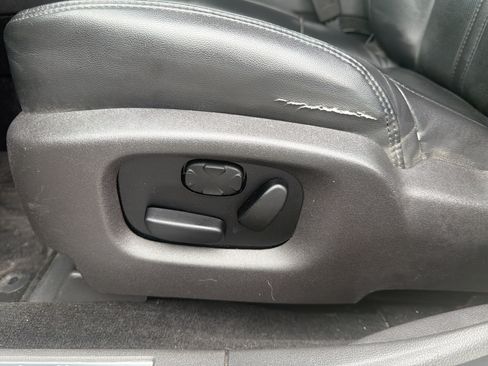 Used 2013 Lincoln MKS AWD image 19
