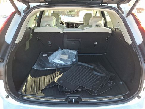 Certified 2023 Volvo XC60 B5 Core w/ Climate Package image 28