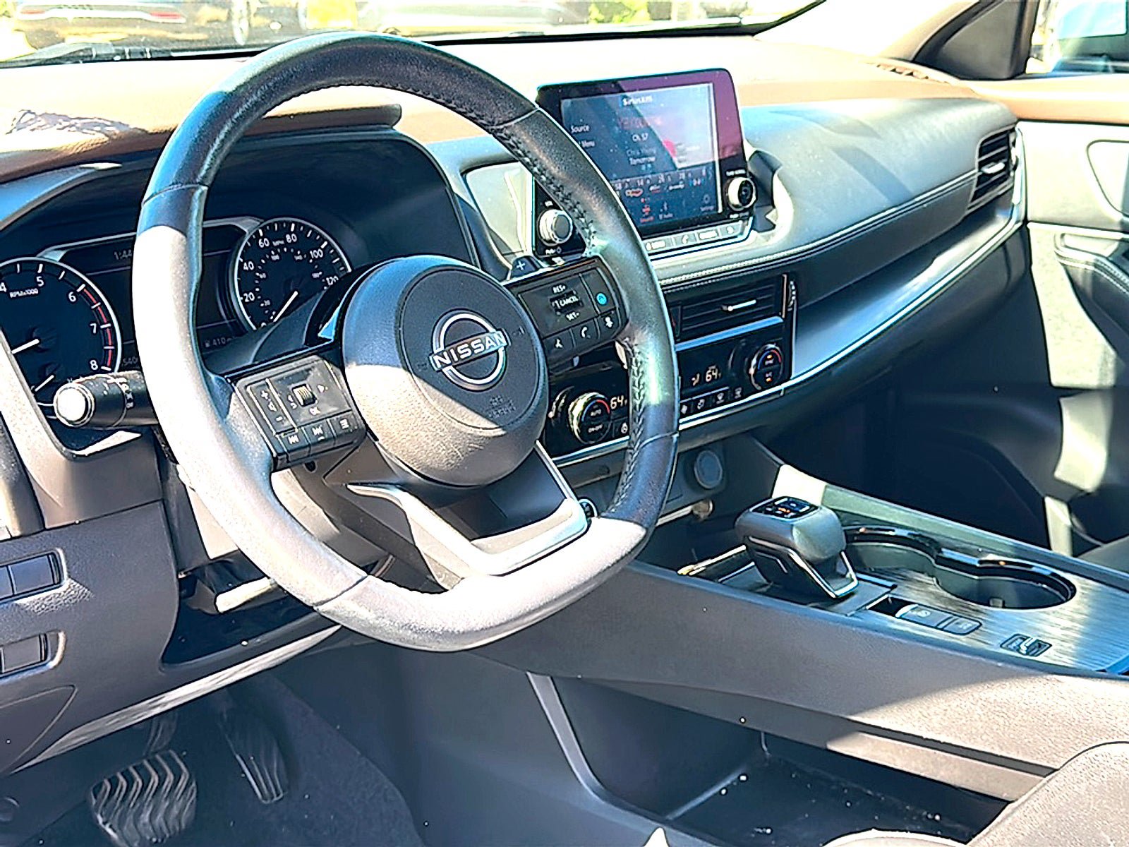 Used 2022 Nissan Rogue SV w/ SV Premium Package FWD image 3