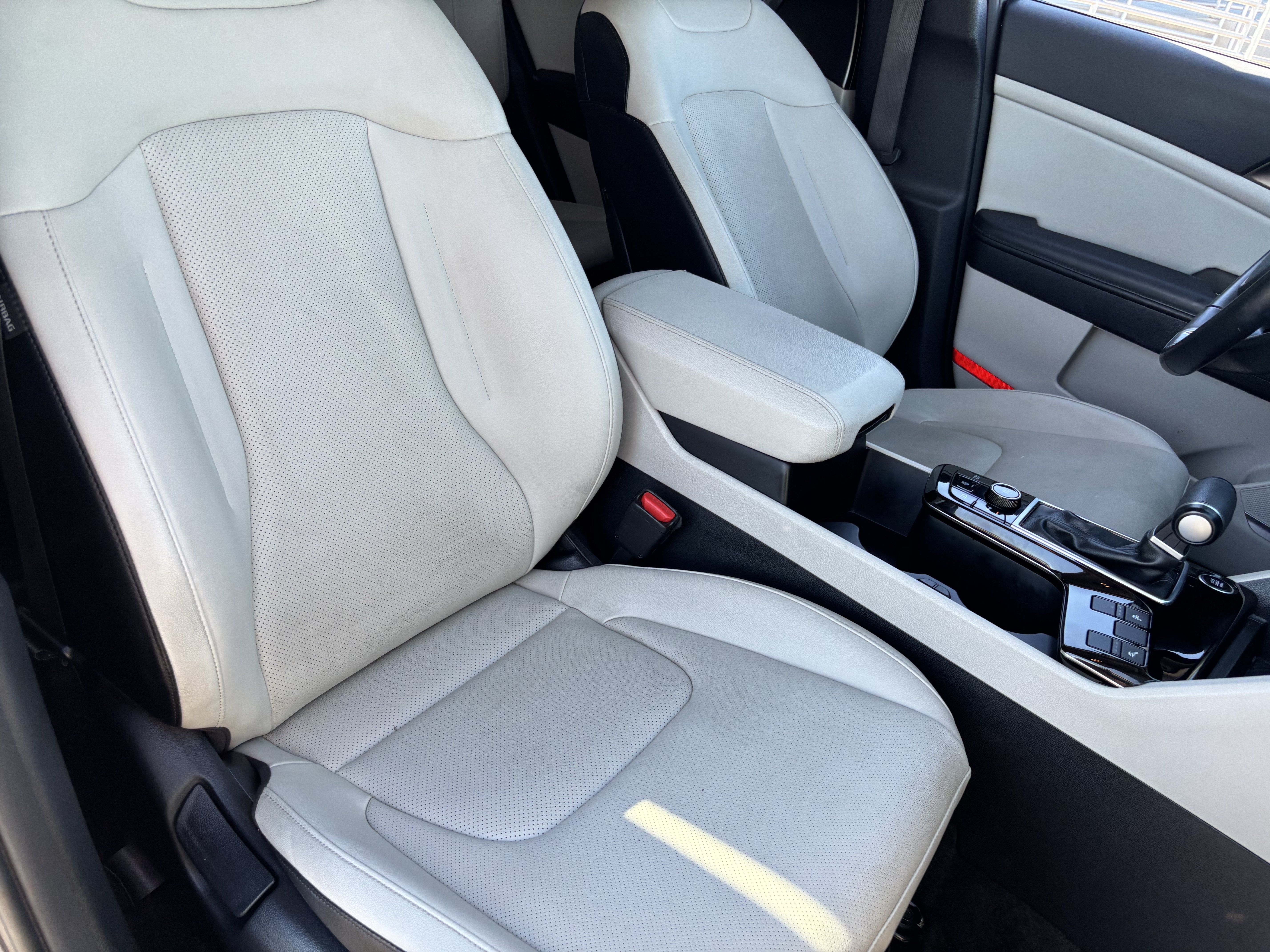 Certified 2025 Kia Sportage EX FWD image 8