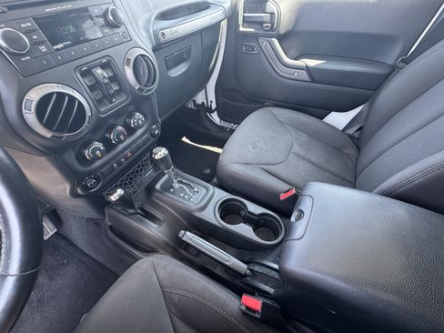 Used 2017 Jeep Wrangler Unlimited Sport w/ Quick Order Package 24S AWD/4WD image 27