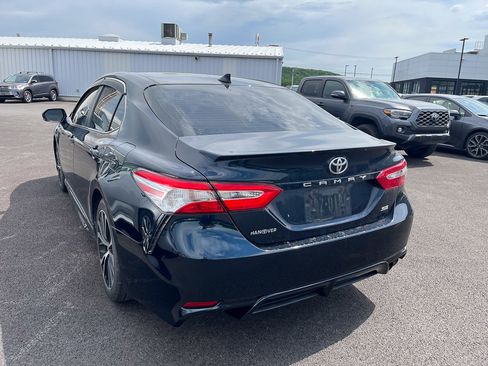 Used 2020 Toyota Camry SE w/ Convenience Package FWD image 3