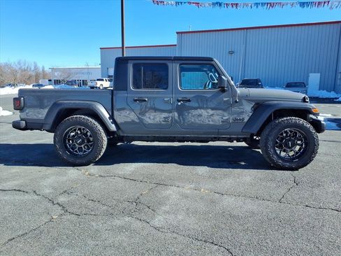 Used 2023 Jeep Gladiator Sport image 3