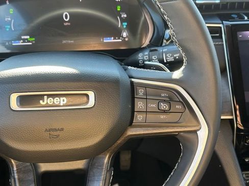 Used 2022 Jeep Grand Cherokee Limited 4xe image 22