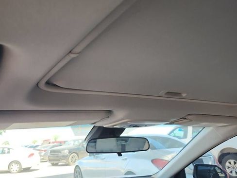 Used 2019 Toyota Camry SE w/ Carpet Mat Package FWD image 11