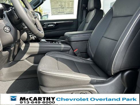 New 2025 Chevrolet Suburban Premier image 19