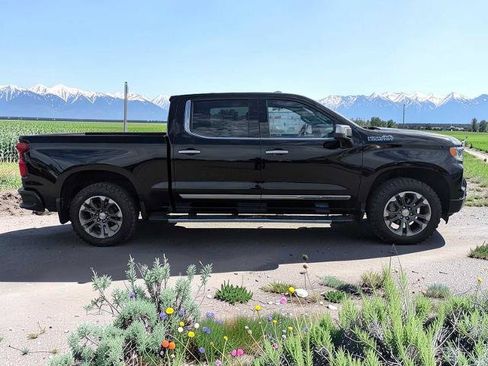 Used 2022 Chevrolet Silverado 1500 High Country w/ Z71 Off-Road Package AWD/4WD image 7