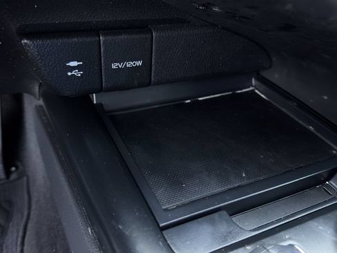 Used 2019 Toyota Camry SE w/ Convenience Package FWD image 21