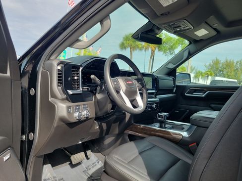 Used 2025 GMC Sierra 1500 Elevation w/ Elevation Premium Package AWD/4WD image 9
