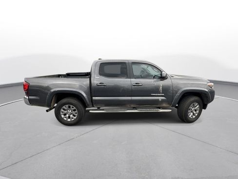 Used 2018 Toyota Tacoma SR5 RWD image 5